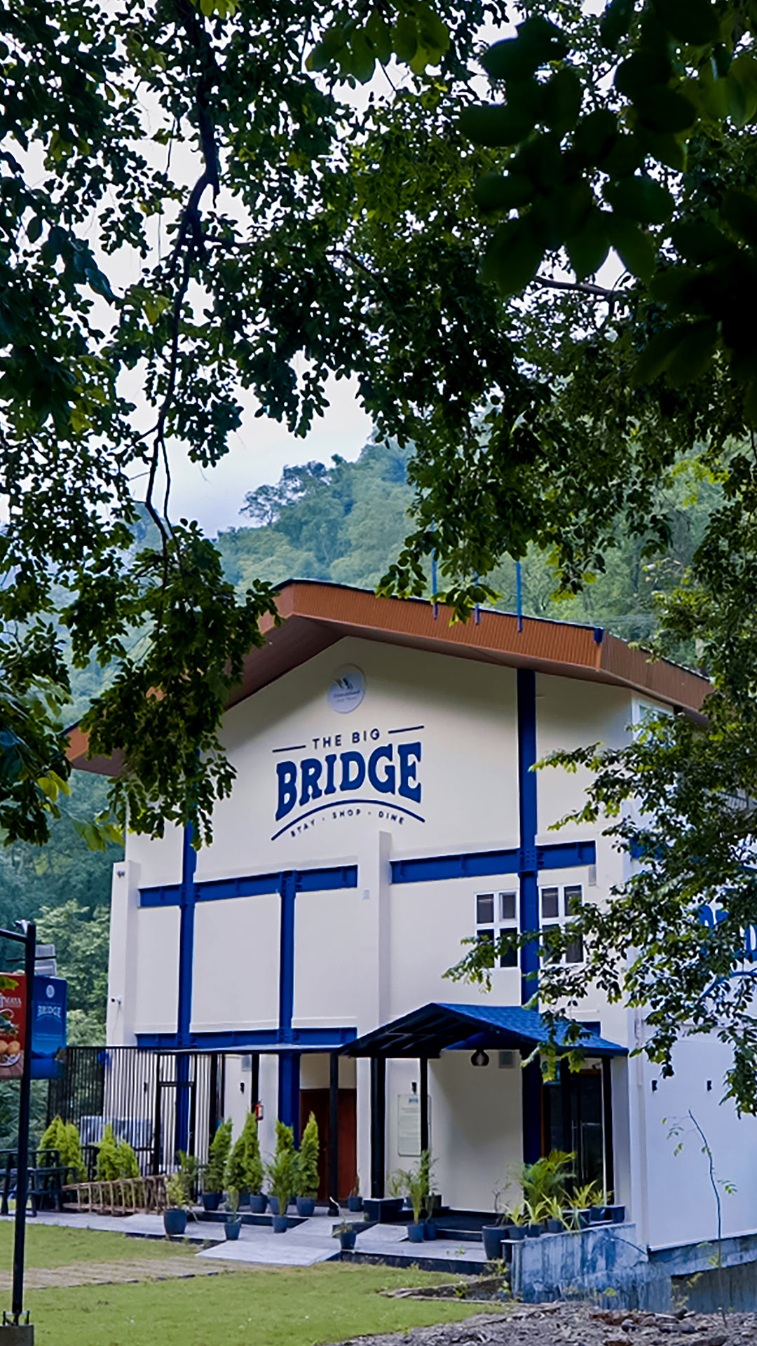 luxury hotel rooms near me